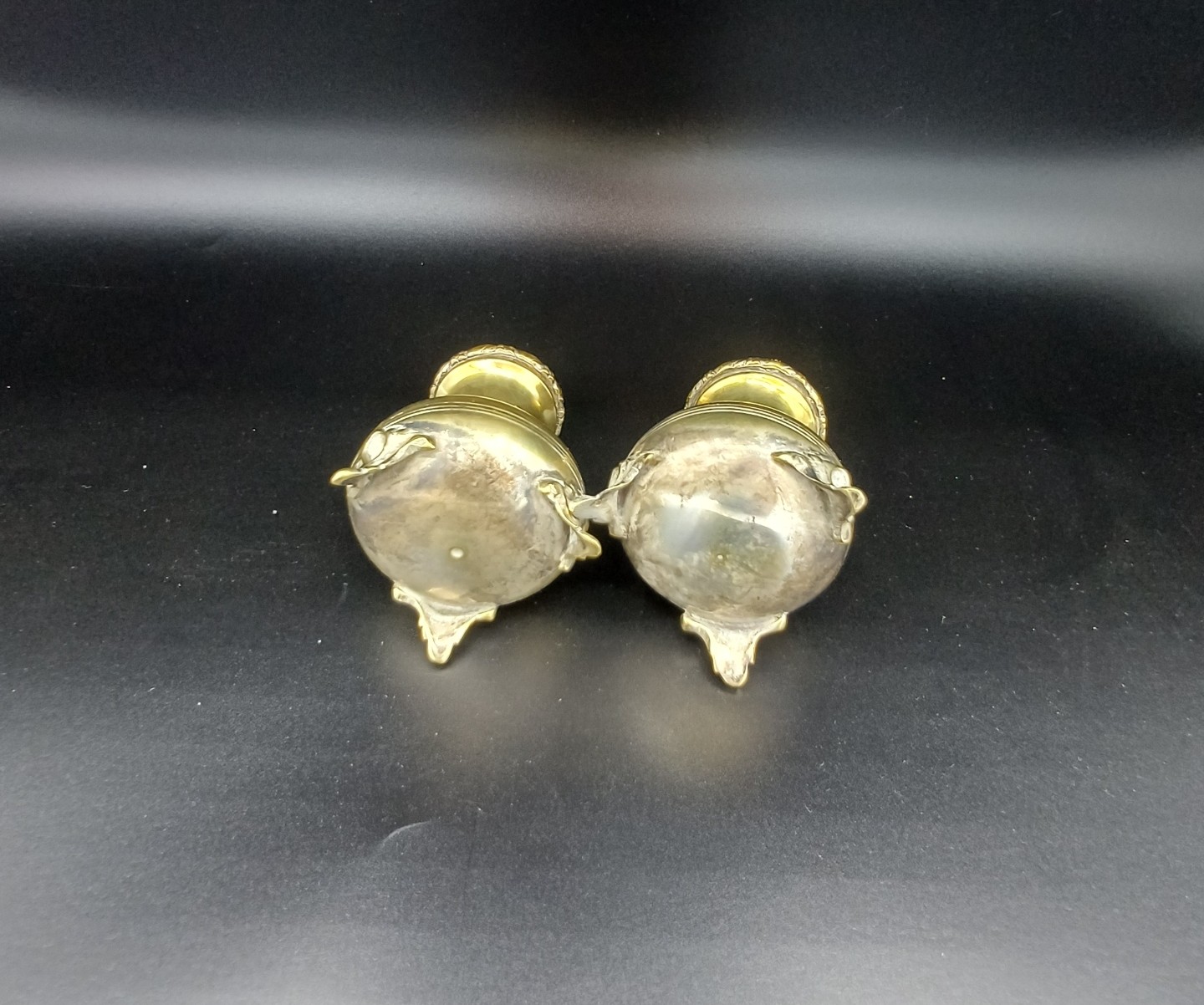 Conjunto de salero y pimentero de bronce - Imagen 5